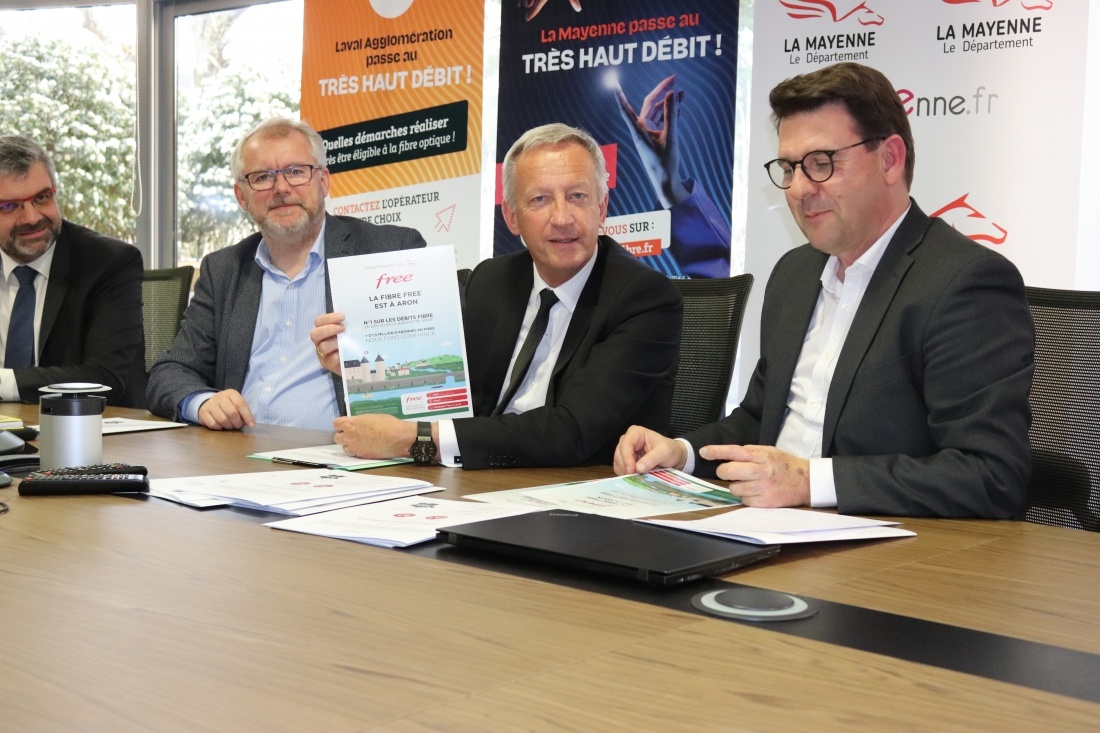 De gauche à droite : Jacky BLAIZOT, Xavier DUBOURG, Olivier RICHEFOU et Thibault GENTIEN