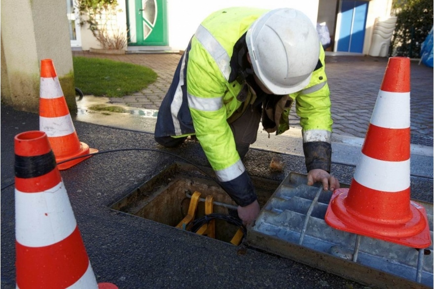 Passage d'une fibre entre la chambre et votre habitation, en passant par le 