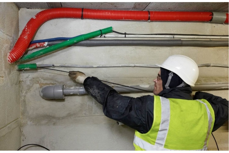 Arrivée de la fibre dans votre sous-sol ou dans votre garage selon l'architecture de la maison