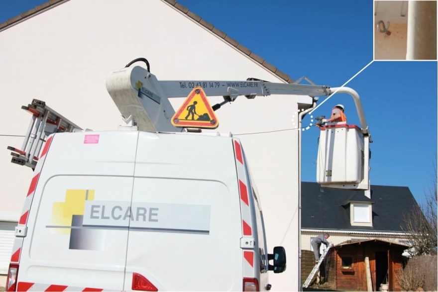 La fibre est tirée du poteau au pignon de l'habitation 1/2